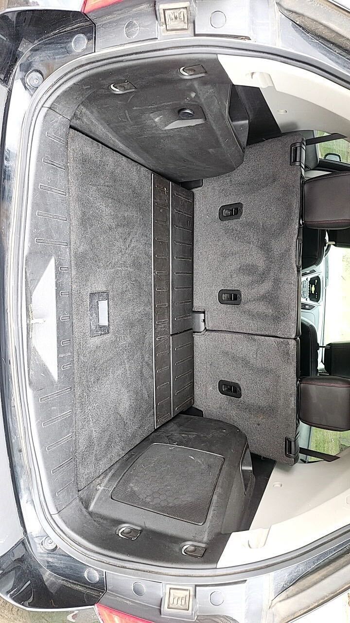 Trunk / cargo area
